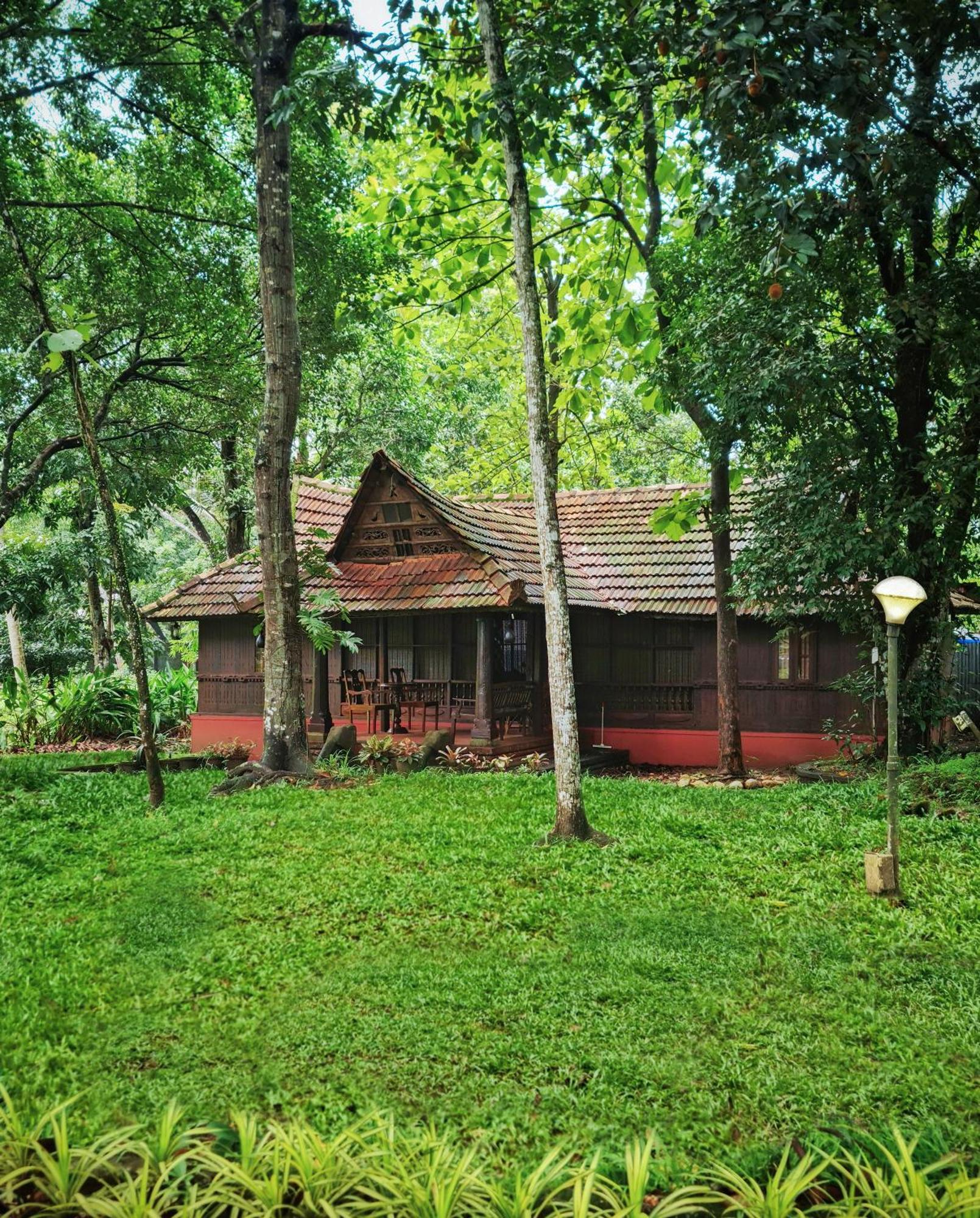 Palathra Heritage Mararikulam Exterior photo